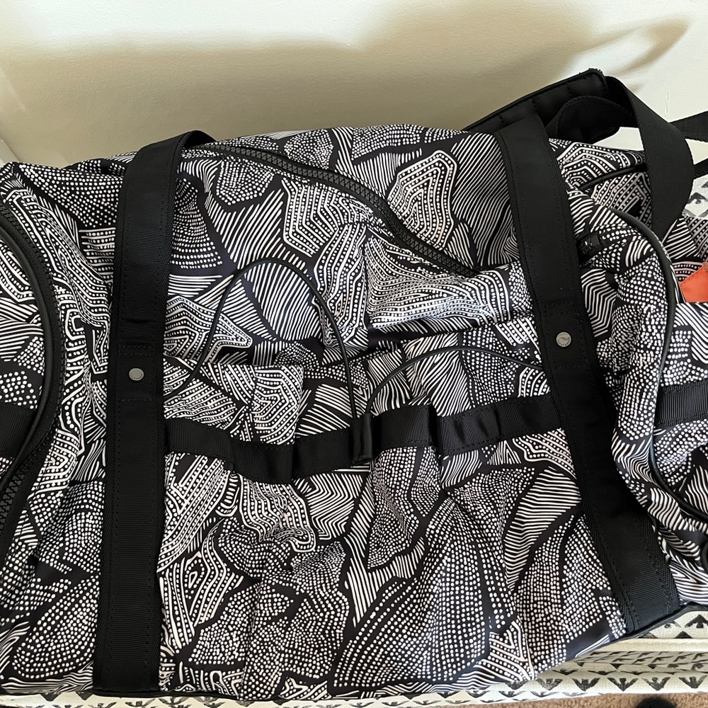 Lululemon duffel bag. GUC.